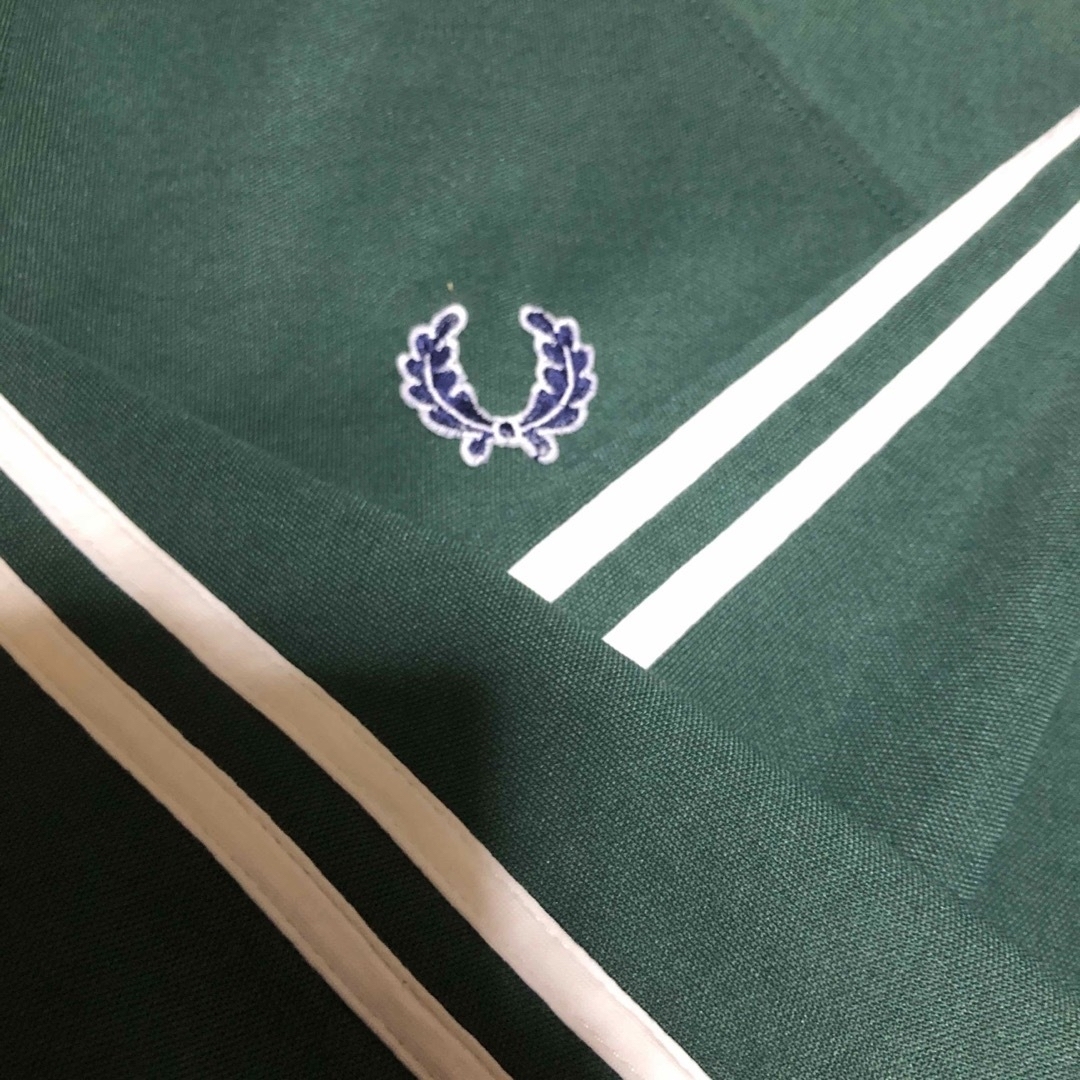 FRED PERRY(フレッドペリー)の90s⭐️Fred Perry トラックジャケットM 刺繍月桂樹vintage緑 メンズのトップス(ジャージ)の商品写真