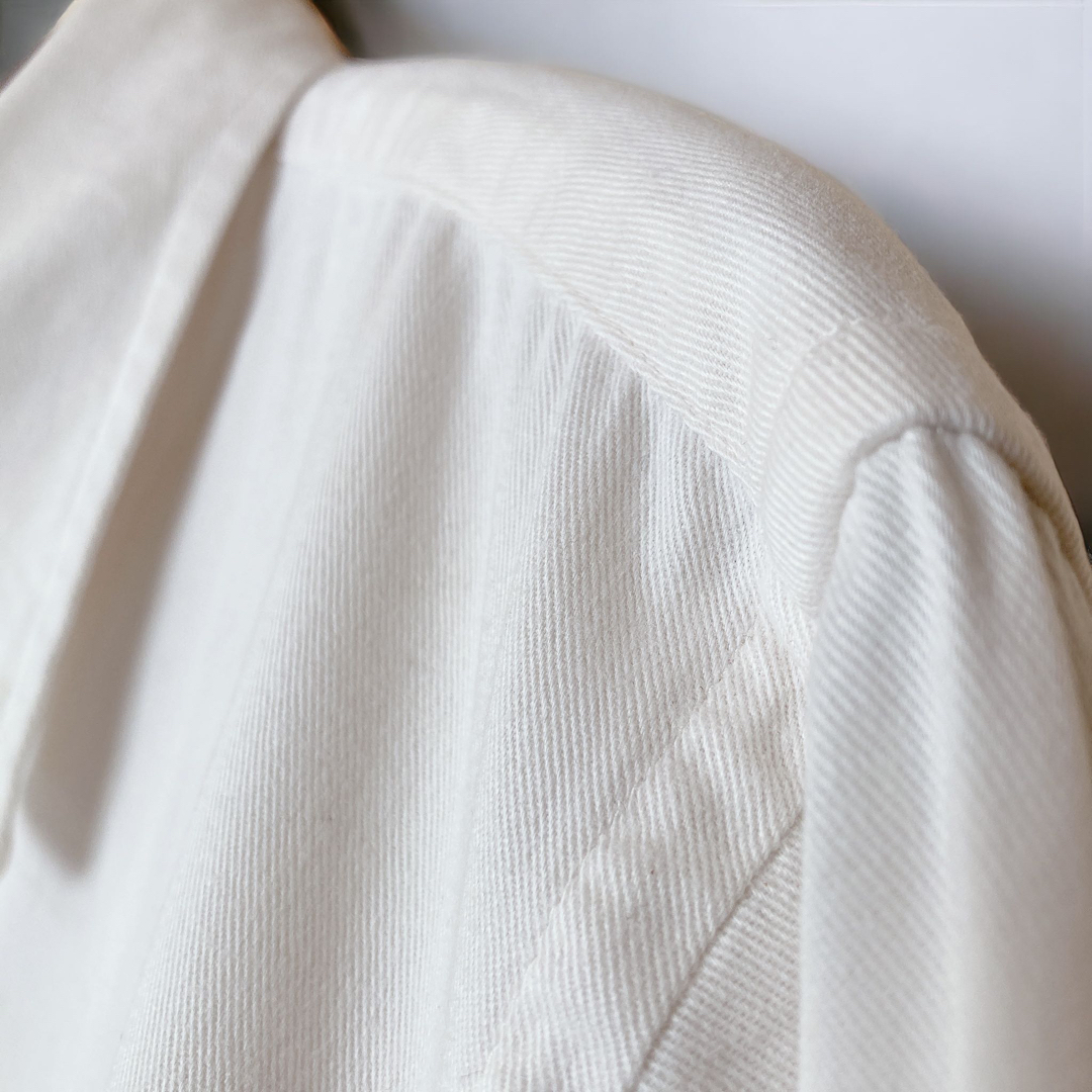 Abercrombie&Fitch(アバクロンビーアンドフィッチ)のアバクロ　メンズ コットン シャツ　長袖　ワンポイント刺繍　M　オフホワイト メンズのトップス(シャツ)の商品写真