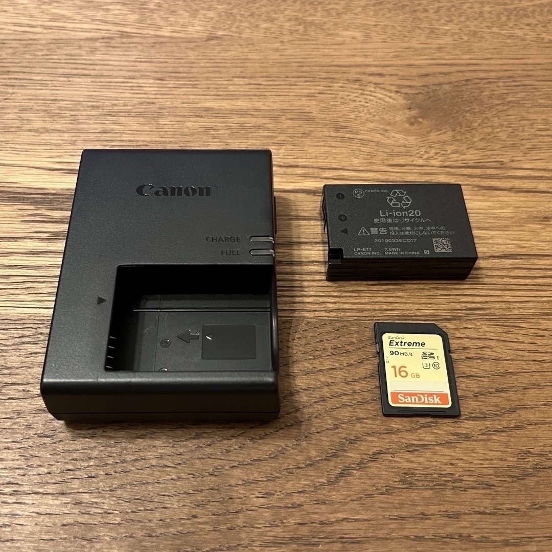 Canon(キヤノン)のCanon EOS KISS X9 ダブルズームキット＋必須アイテムセット スマホ/家電/カメラのカメラ(デジタル一眼)の商品写真