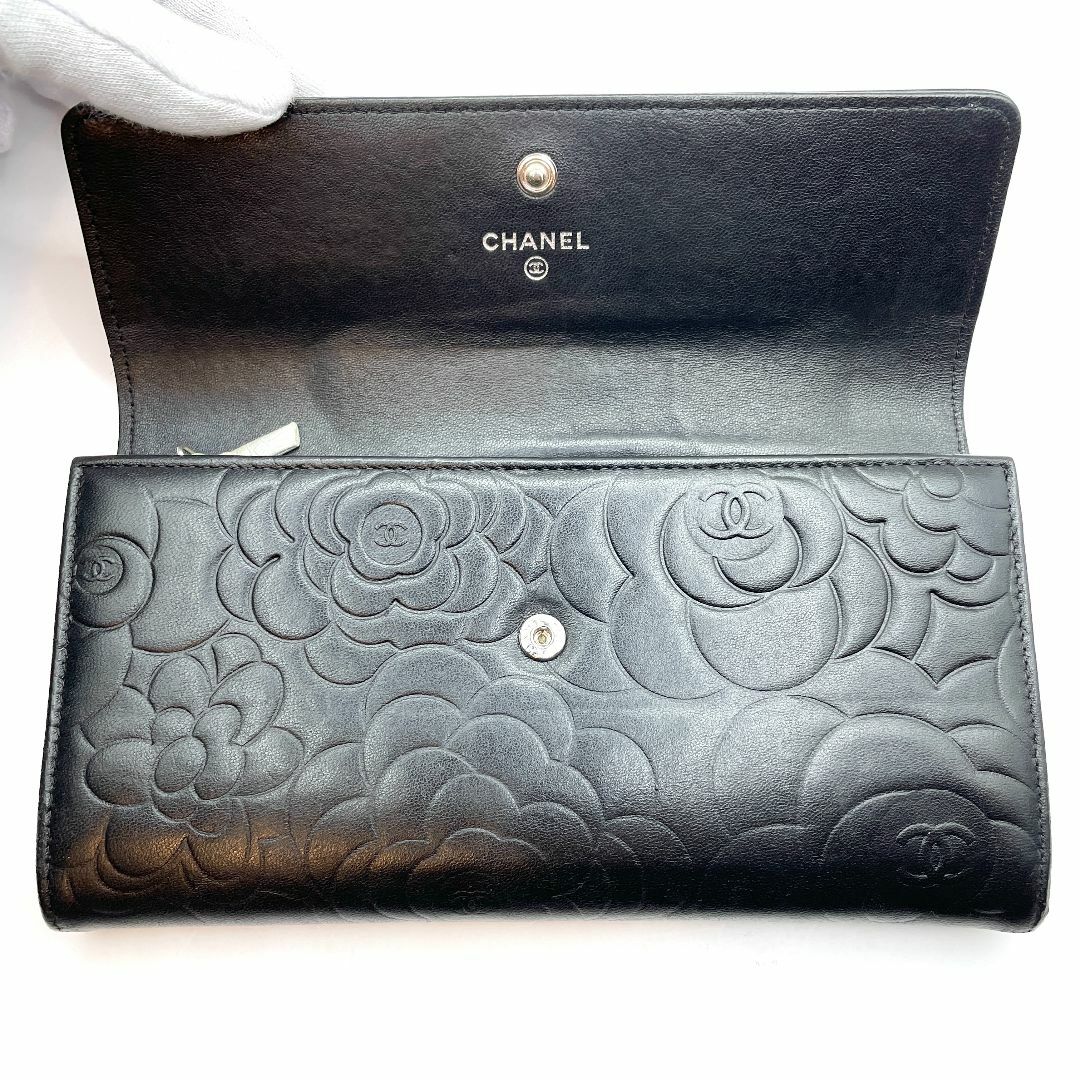 CHANEL(シャネル)の【極美品】シャネル CHANEL カメリア ホック 二つ折り 長財布 黒 レディースのファッション小物(財布)の商品写真