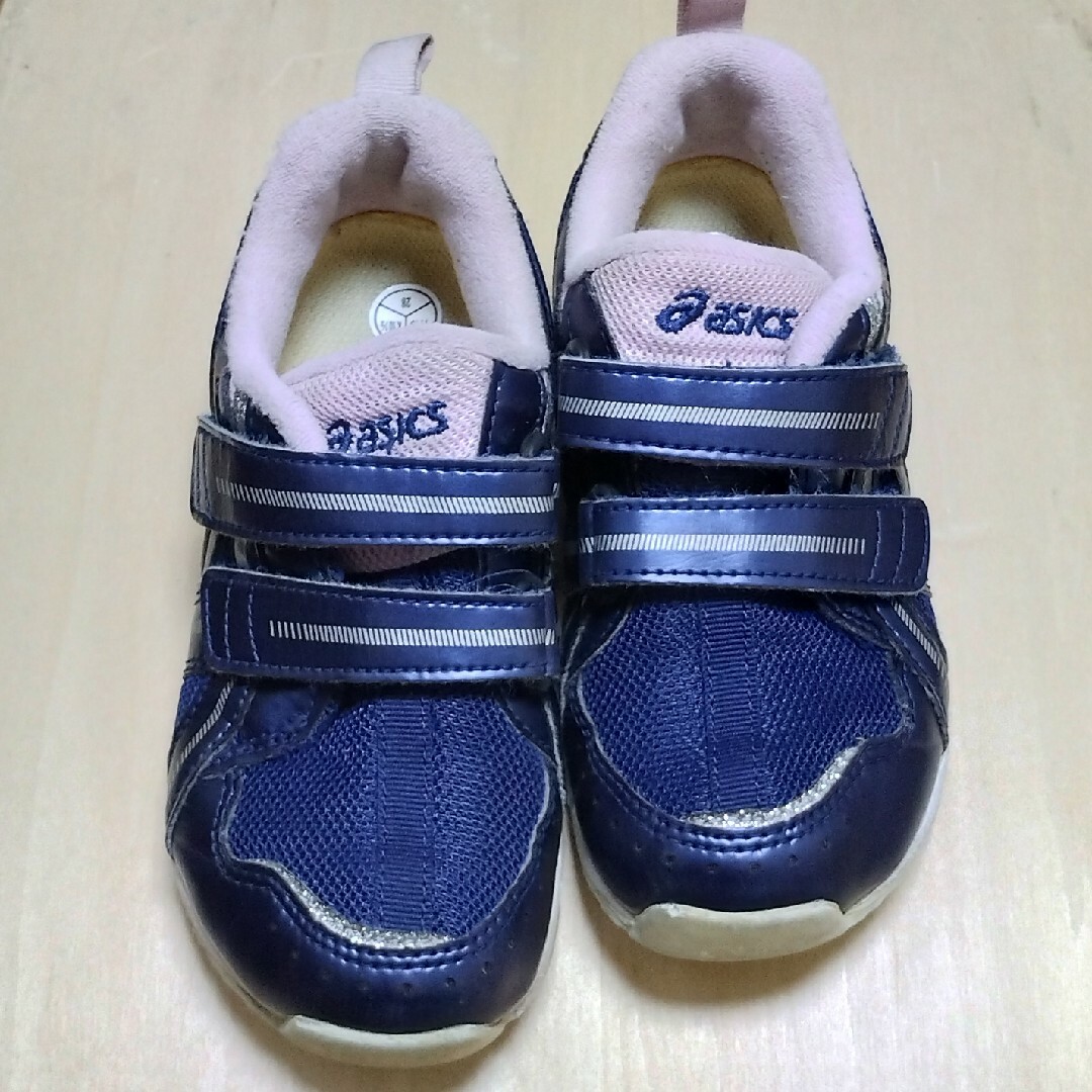 asics(アシックス)の【asics】スニーカー 17.5cm  紺 ピンク キッズ/ベビー/マタニティのキッズ靴/シューズ(15cm~)(スニーカー)の商品写真