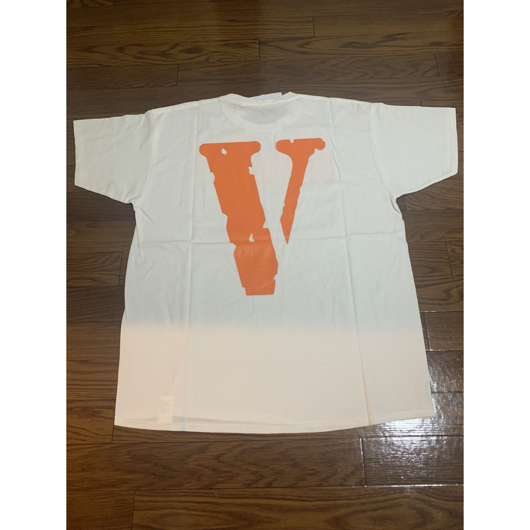 VLONE(ヴィーローン)の⭐️VLONE FRENDSロゴシャツ < XL > メンズのトップス(Tシャツ/カットソー(半袖/袖なし))の商品写真