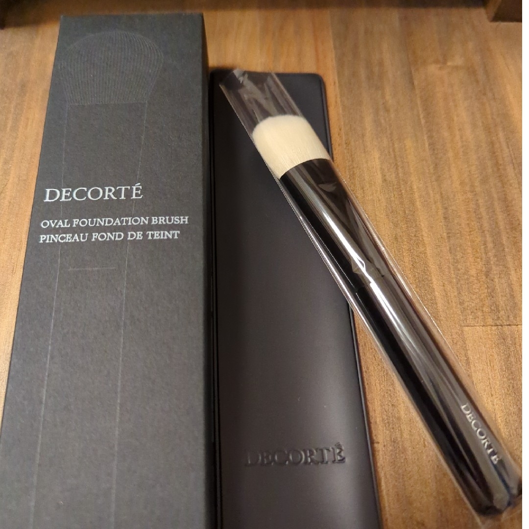 COSME DECORTE(コスメデコルテ)のコスメデコルテ オーバル ファンデーション ブラシ コスメ/美容のメイク道具/ケアグッズ(ブラシ・チップ)の商品写真