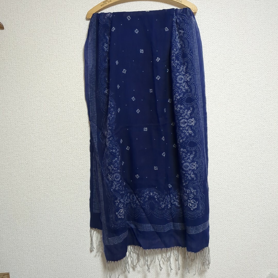 ブルー　大判ストール　マフラー　美品　ネイビー レディースのファッション小物(マフラー/ショール)の商品写真