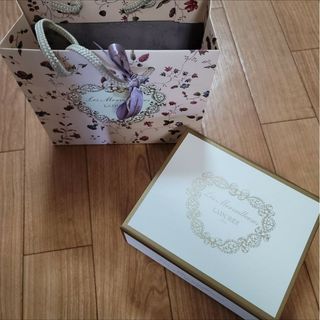 レメルヴェイユーズラデュレ(Les Merveilleuses LADUREE)のラデュレ　ギフトセット(チーク/フェイスブラシ)