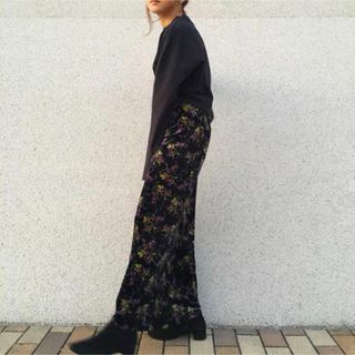 ビューティアンドユースユナイテッドアローズ(BEAUTY&YOUTH UNITED ARROWS)のbeauty&youth 野尻美穂着用ベロア花柄ロングスカート(ロングスカート)