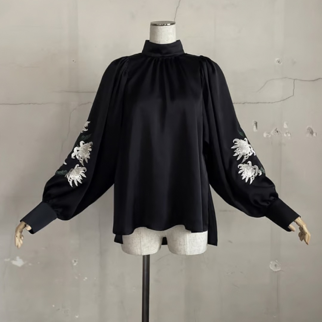 iconology 花を着るブラウス#05【菊】-black-navêtements