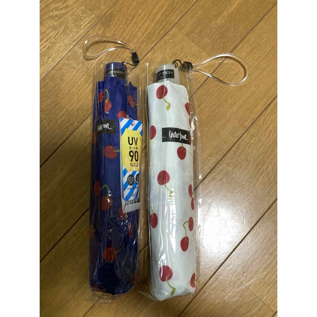 【新品】晴雨兼用 軽量 UVカット率90%以上 チェリー柄 ブルー ホワイト レディースのファッション小物(傘)の商品写真