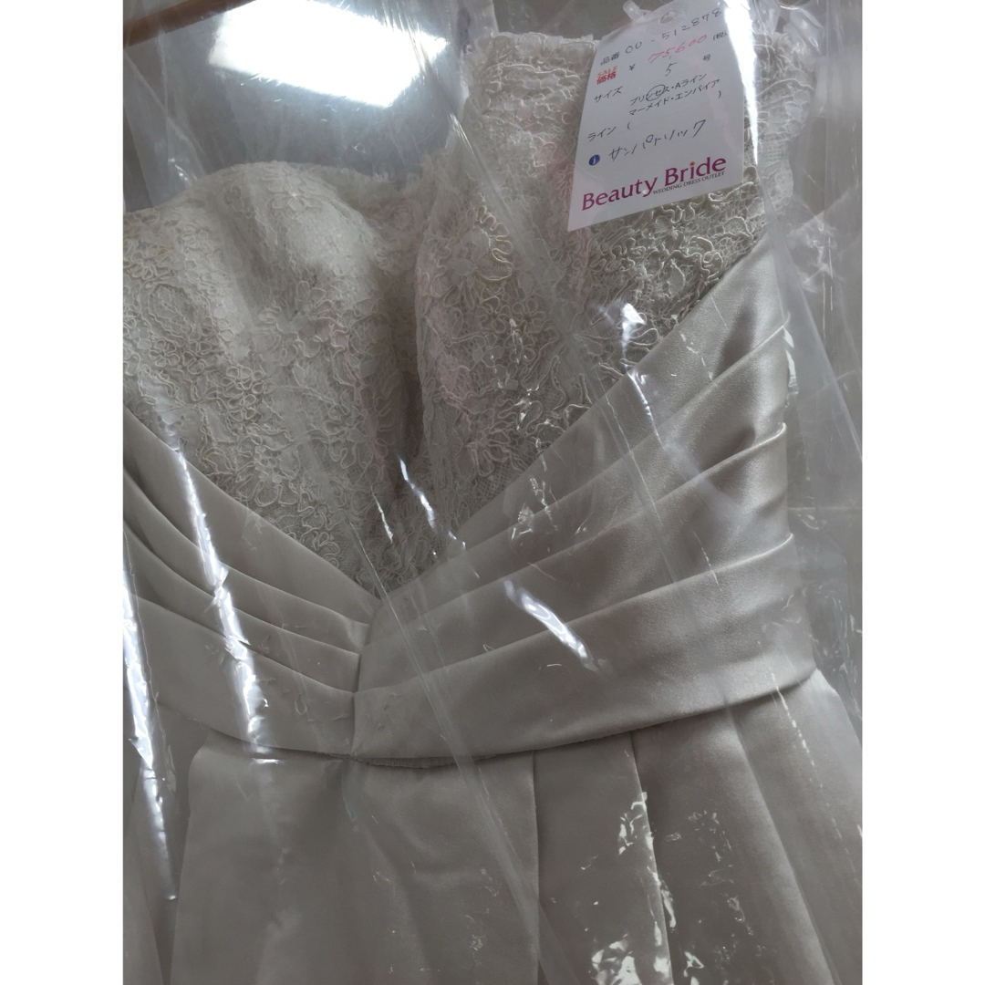 ウェディングドレスSt.Patrickサンパトリック5号プリンセス背中ボタン レディースのフォーマル/ドレス(ウェディングドレス)の商品写真