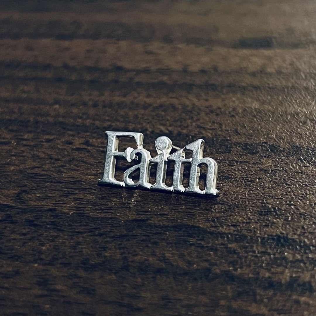 Tiffany & Co.(ティファニー)のVINTAGE TIFFANYヴィンテージ ティファニー Faith ピンバッジ メンズのアクセサリー(その他)の商品写真