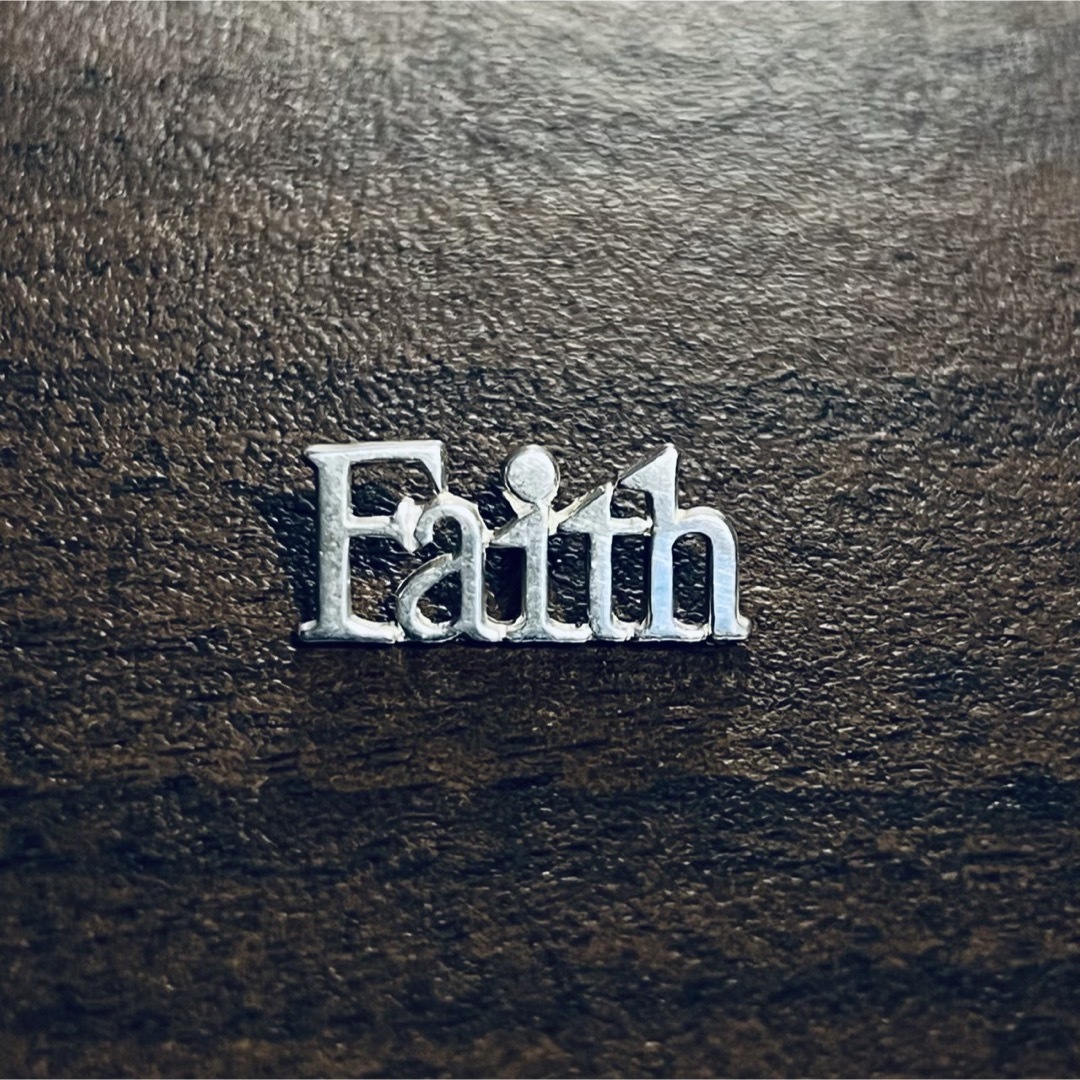 Tiffany & Co.(ティファニー)のVINTAGE TIFFANYヴィンテージ ティファニー Faith ピンバッジ メンズのアクセサリー(その他)の商品写真