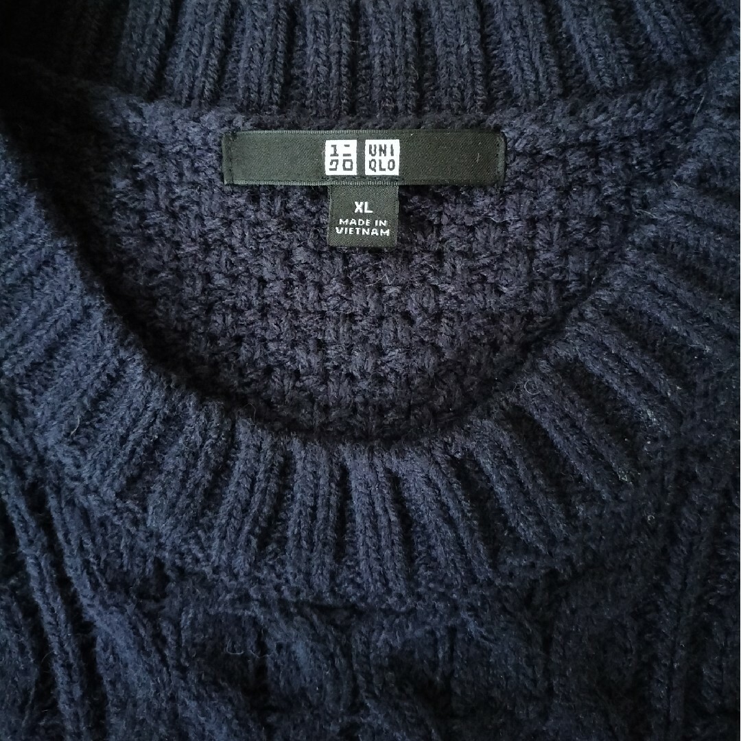 UNIQLO(ユニクロ)のユニクロ／ケーブルクルーネックセーター／XLサイズ／ネイビー メンズのトップス(ニット/セーター)の商品写真