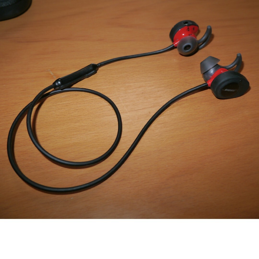 【ジャンク】Bose サウンドスポーツパルス SoundSport Pulse スマホ/家電/カメラのオーディオ機器(ヘッドフォン/イヤフォン)の商品写真