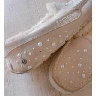 アグ(UGG)のレア！UGG モカシン　クリスタル　ホワイト(スリッポン/モカシン)