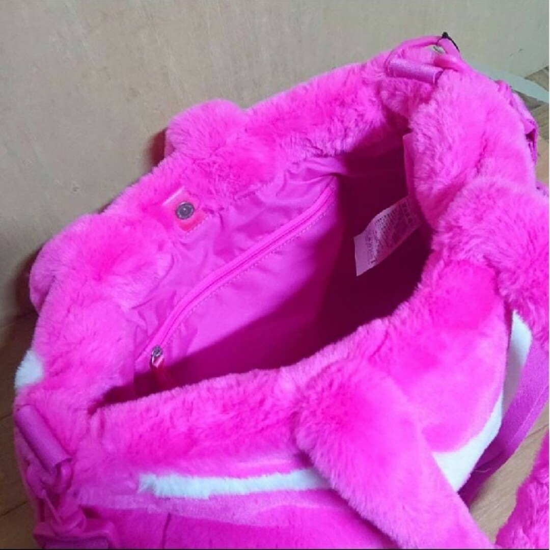 新品 ナイキ フェイクファー トートバッグ 10L  ピンク × ホワイト レディースのバッグ(トートバッグ)の商品写真