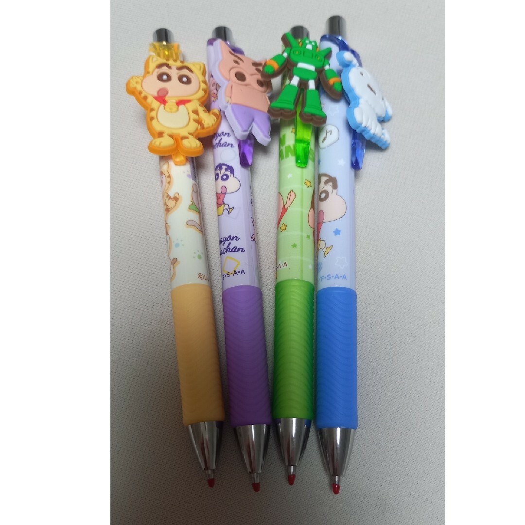 クレヨンしんちゃん　ボールペン　4本セット エンタメ/ホビーのおもちゃ/ぬいぐるみ(キャラクターグッズ)の商品写真