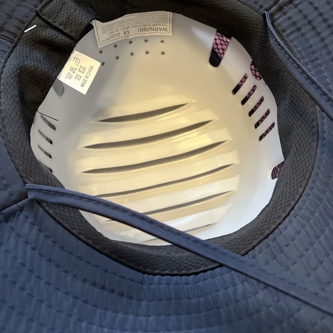 ハット型　ヘルメット　と　ブラウス レディースの帽子(ハット)の商品写真