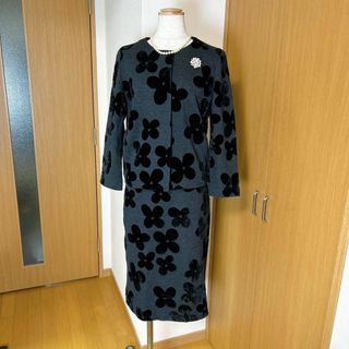 ジュンコシマダ(JUNKO SHIMADA)の49AV.ジュンコシマダ  フロッキープリント　花柄ノーカラースカートスーツ(スーツ)