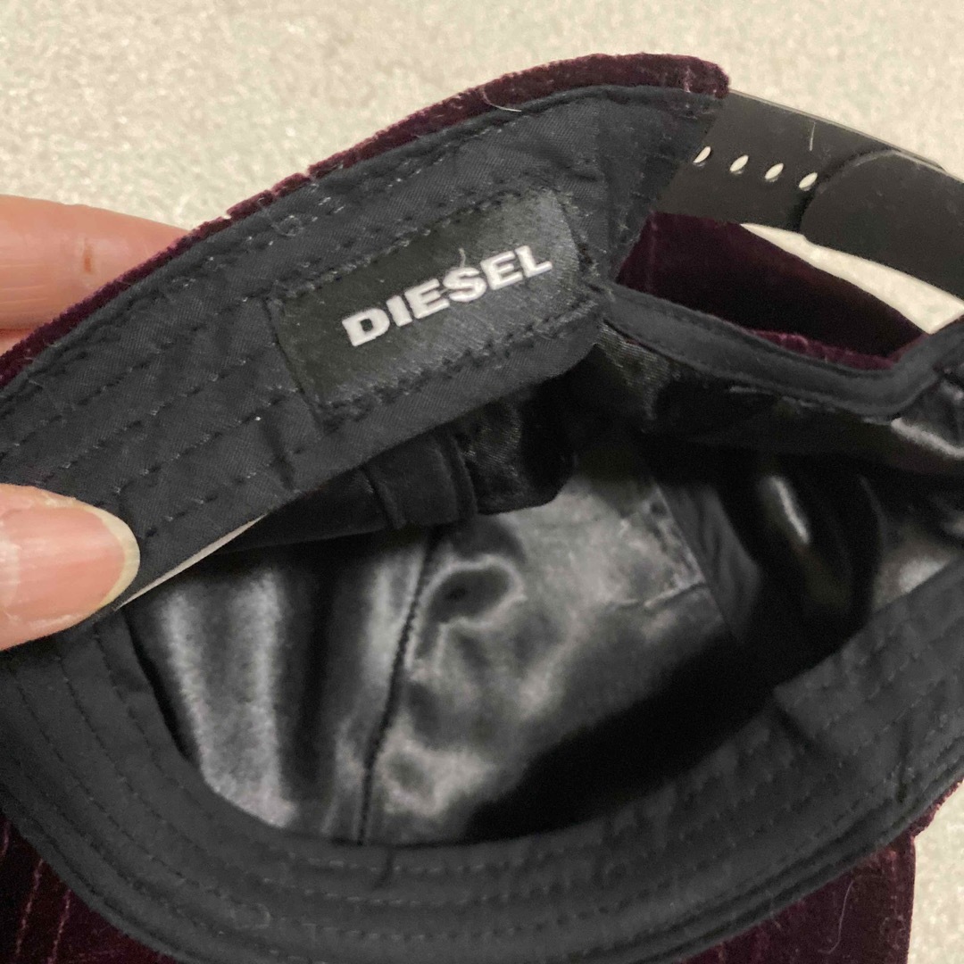 DIESEL(ディーゼル)のdiesel ベルベット キャップ II ワインレッド レディースの帽子(キャップ)の商品写真