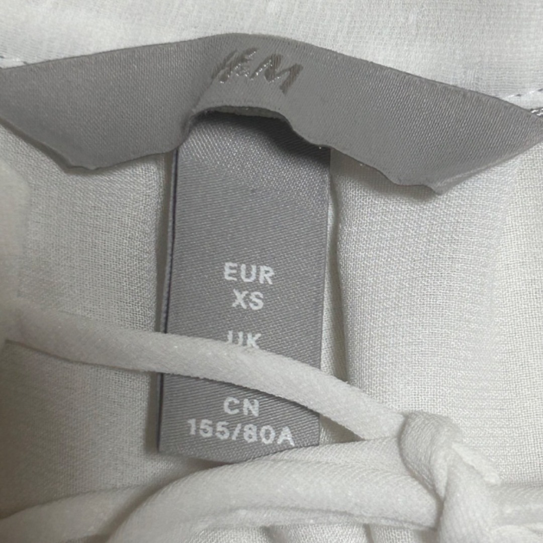 美品　H&M リボン　オーバーブラウス　ＸＳ　袖　胸元のリボンがかわいい レディースのトップス(シャツ/ブラウス(長袖/七分))の商品写真