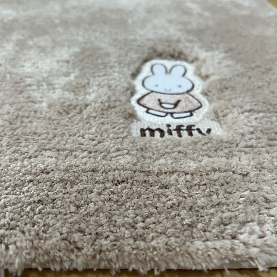 miffy(ミッフィー)の新品◎お得 ミッフィー　ふんわり　バスマット　滑り止め　miffy インテリア/住まい/日用品の日用品/生活雑貨/旅行(タオル/バス用品)の商品写真