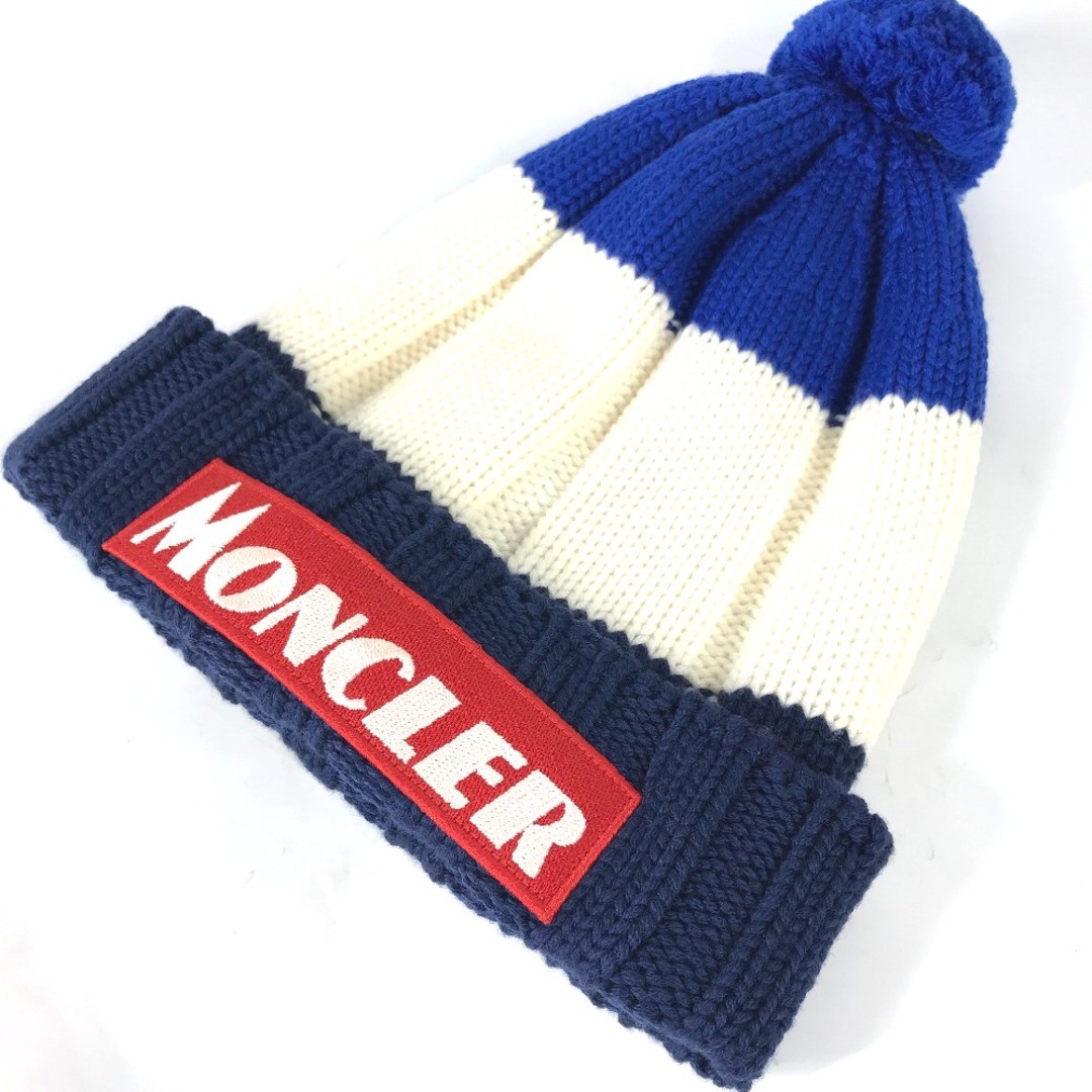 MONCLER(モンクレール)のモンクレール MONCLER ロゴ ボーダー ポンポン付き ビーニー 帽子 ニット帽 ニットキャップ ニット帽 ウール ブルー 美品 レディースの帽子(ニット帽/ビーニー)の商品写真