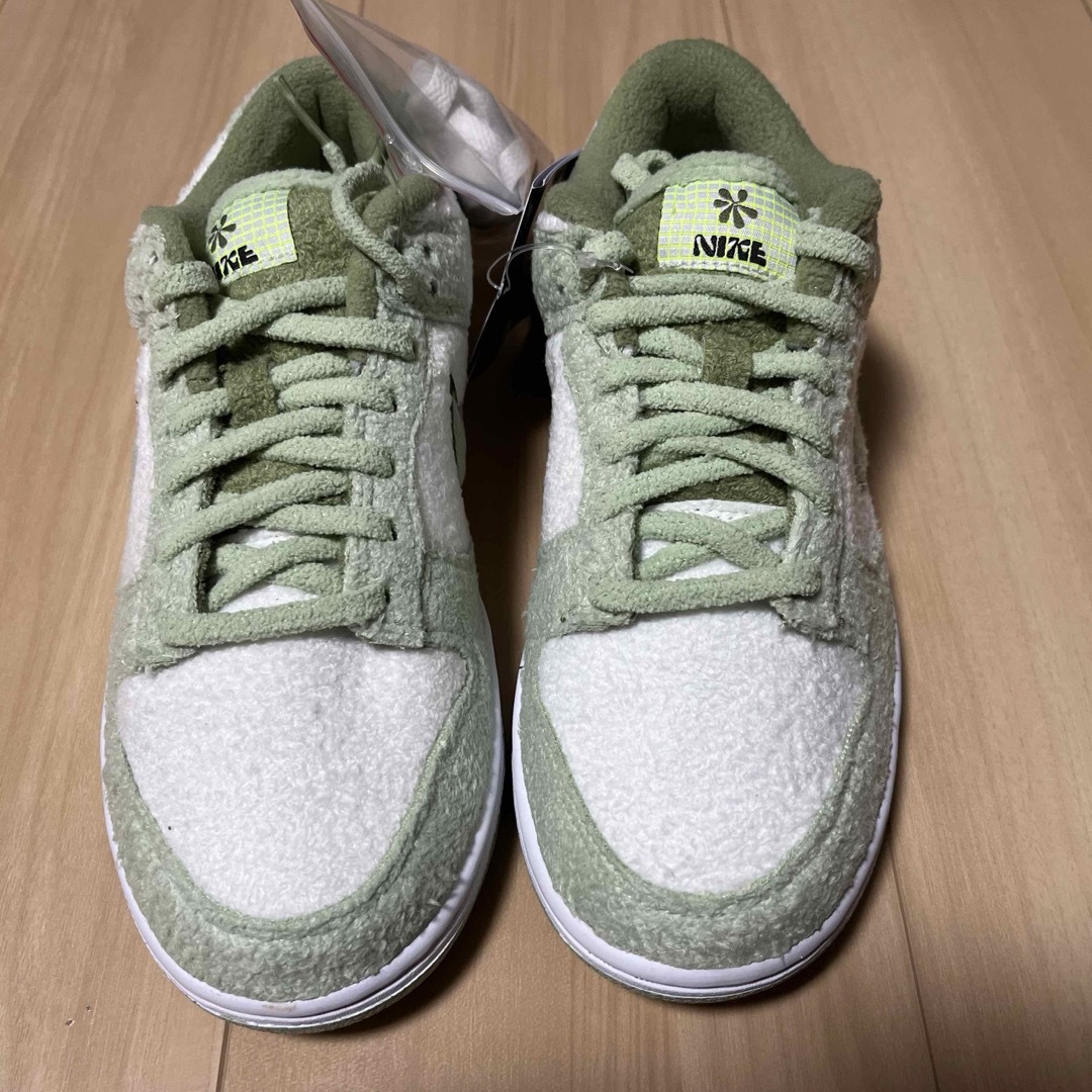 NIKE(ナイキ)のNIKE WMNS Dunk Low SE ハニーデュー 23cm ナイキダンク レディースの靴/シューズ(スニーカー)の商品写真