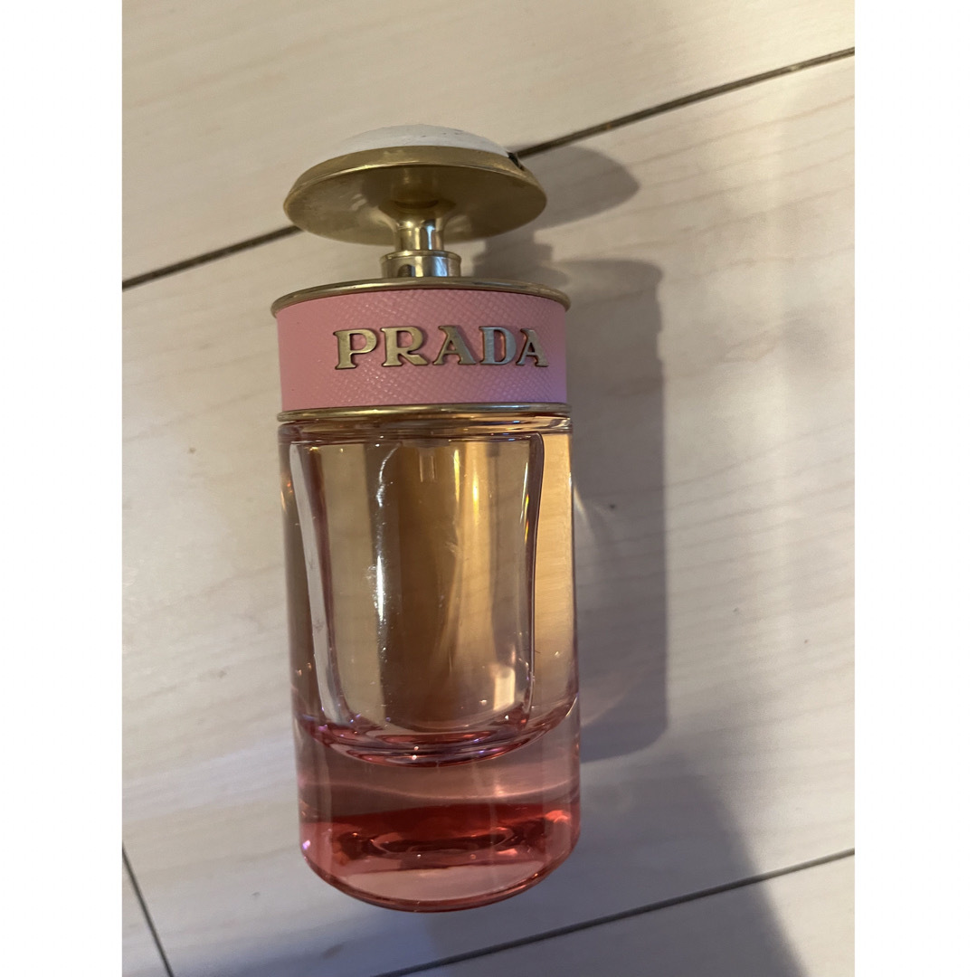 PRADA(プラダ)の大幅値下げ1月まで匿名プラダキャンディフロラーレ　50m コスメ/美容の香水(香水(女性用))の商品写真