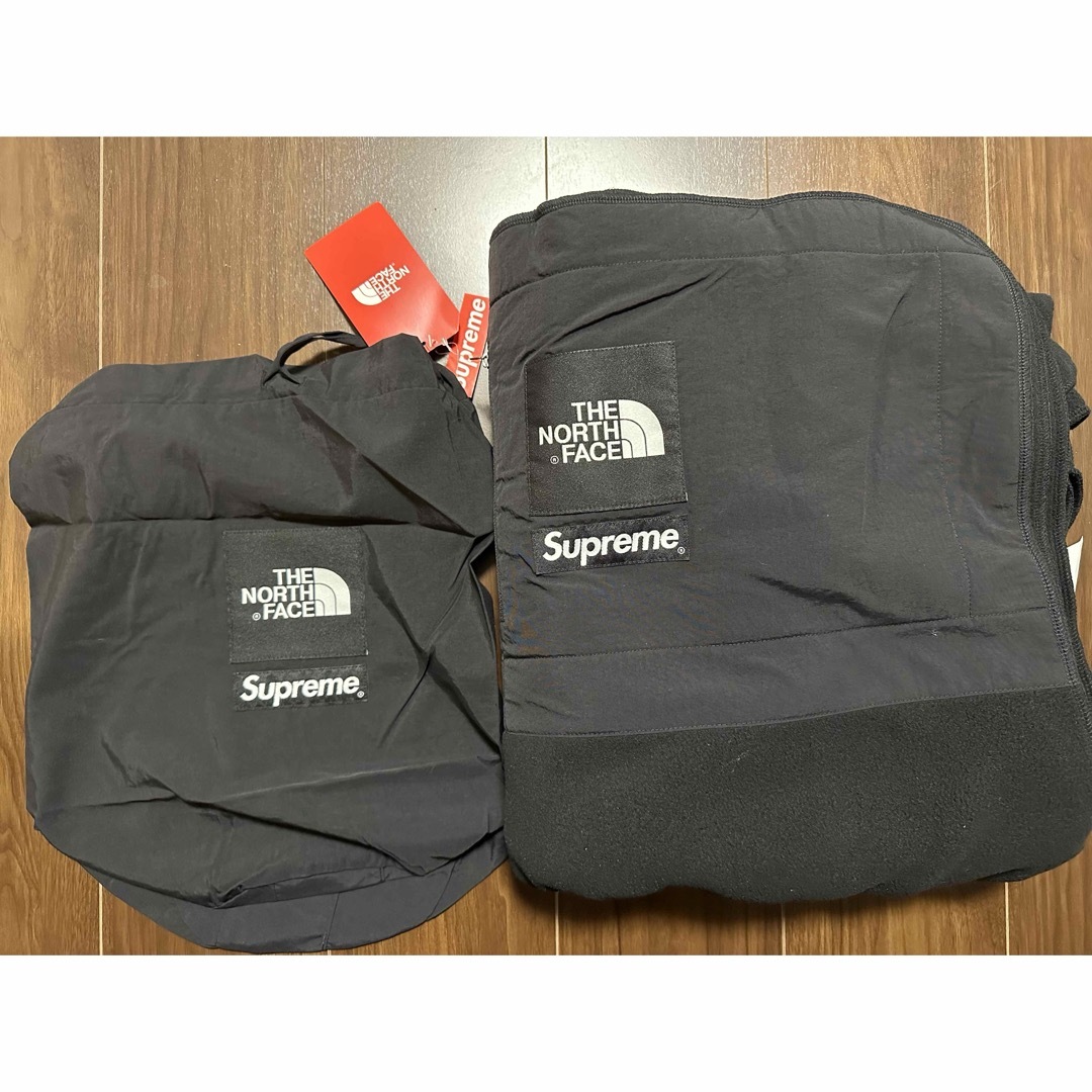 Supreme(シュプリーム)の限定値下げ　未使用タグ付　supreme®︎ the north face®︎  スポーツ/アウトドアのアウトドア(寝袋/寝具)の商品写真