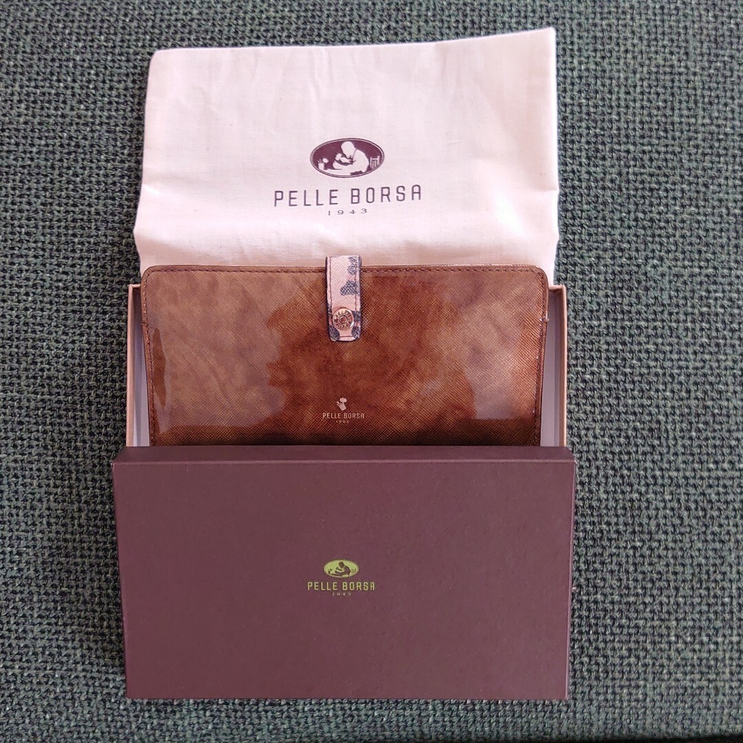 PELLE BORSA(ペレボルサ)のペレボルサ エナメル 長財布 レディースのファッション小物(財布)の商品写真