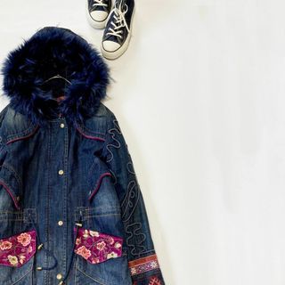 デシグアル(DESIGUAL)のDesigual　　　デシグアル　　ネイビー　　　刺しゅう入りモッズコー(モッズコート)