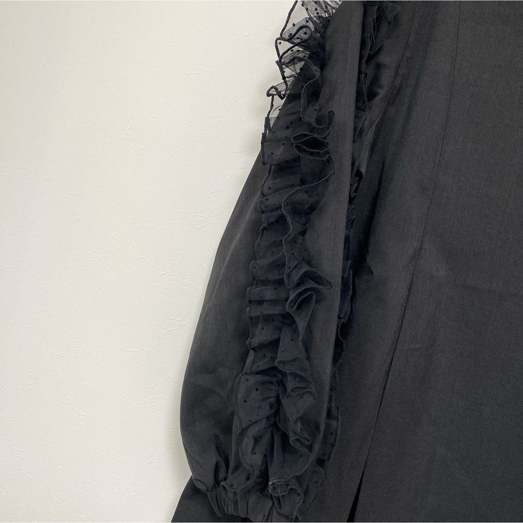 新品✴︎ 袖フリルタックプリーツペプラムブラウス　ブラック レディースのトップス(シャツ/ブラウス(長袖/七分))の商品写真