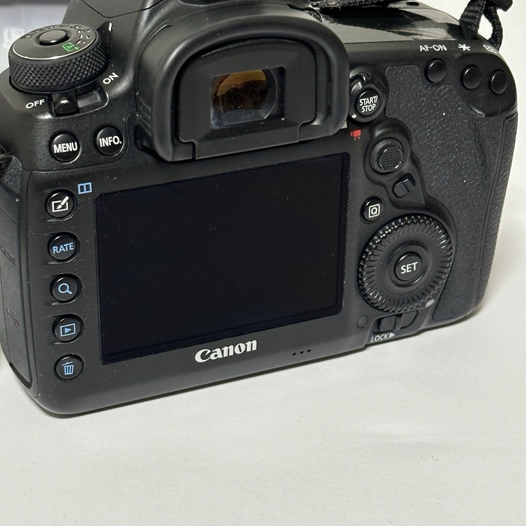 Canon(キヤノン)のCanon EOS 5D MARK4(WG) ボディ バッテリーグリップ スマホ/家電/カメラのカメラ(デジタル一眼)の商品写真