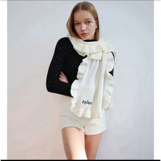 エピヌ(épine)のépine frill knit muffler (white)(マフラー/ショール)