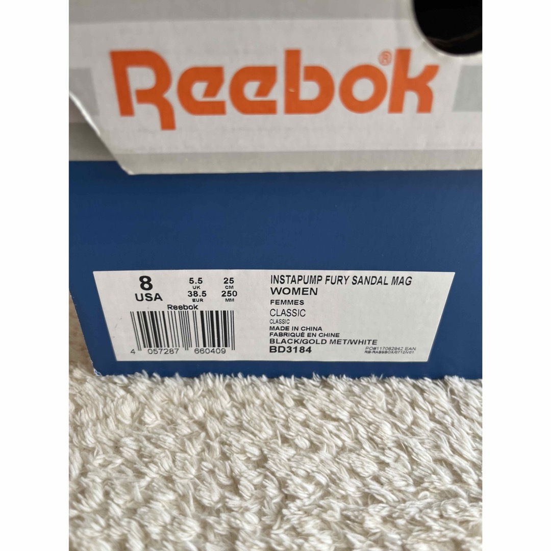 Reebok(リーボック)のポンプフューリー　サンダル　黒　ゴールド　25 レディースの靴/シューズ(サンダル)の商品写真