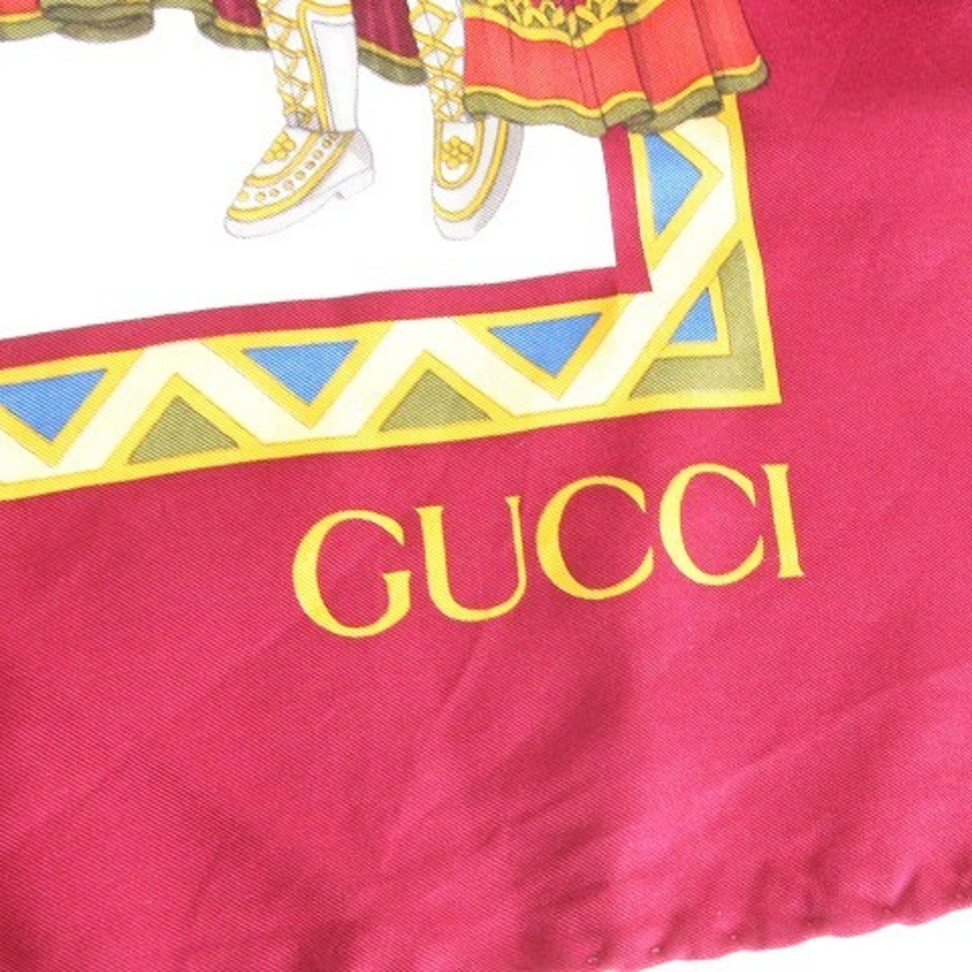 Gucci(グッチ)のグッチ ストール 大判 騎士柄 人 総柄 シルク 赤系 レッド ■GY14 レディースのファッション小物(ストール/パシュミナ)の商品写真