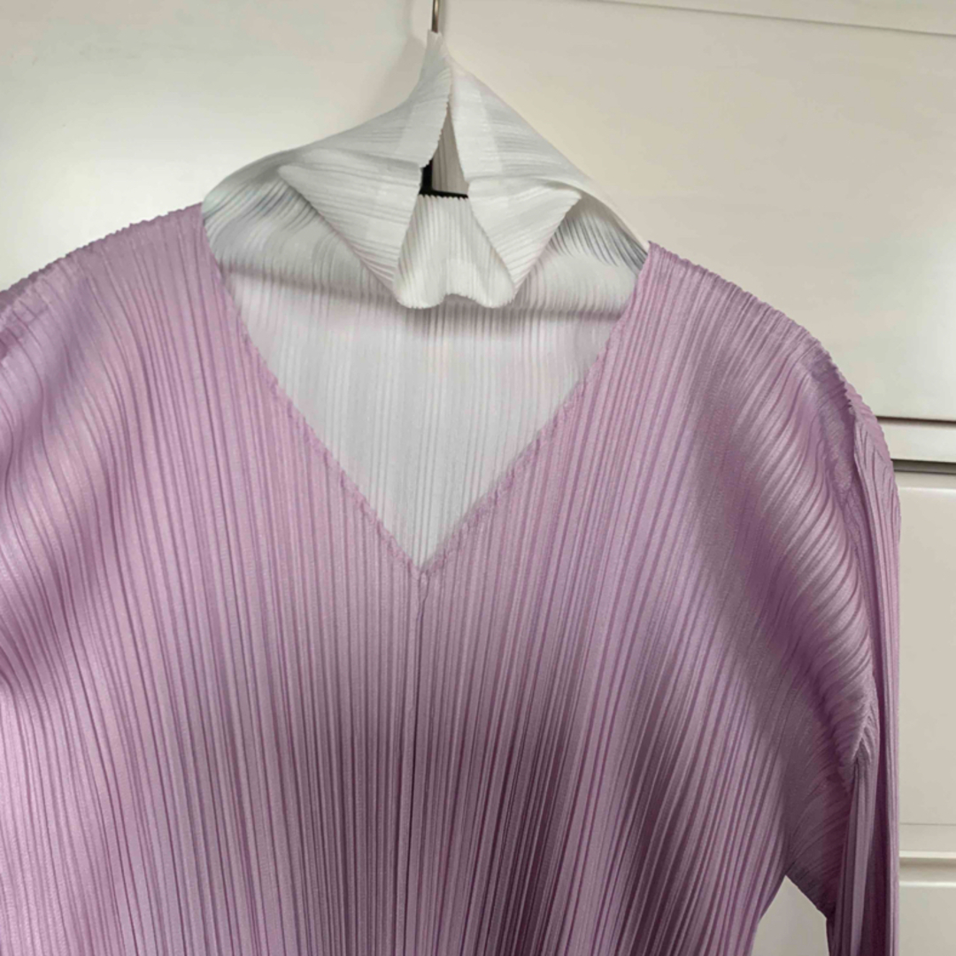 PLEATS PLEASE ISSEY MIYAKE(プリーツプリーズイッセイミヤケ)のプリーツプリーズVネックチュニックサイズ3 レディースのトップス(チュニック)の商品写真