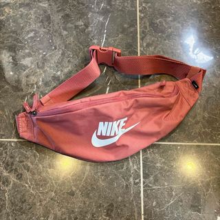 NIKE - NIKE ボディバッグ　新品