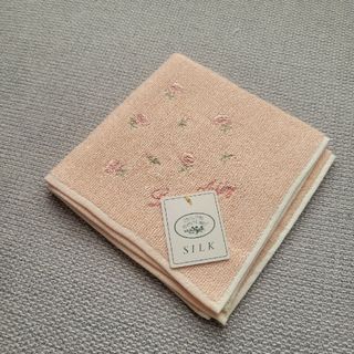 ローラアシュレイ(LAURA ASHLEY)のLAURA ASHLEY タオルハンカチ ピンク 花柄 ローズ 刺繍(ハンカチ)