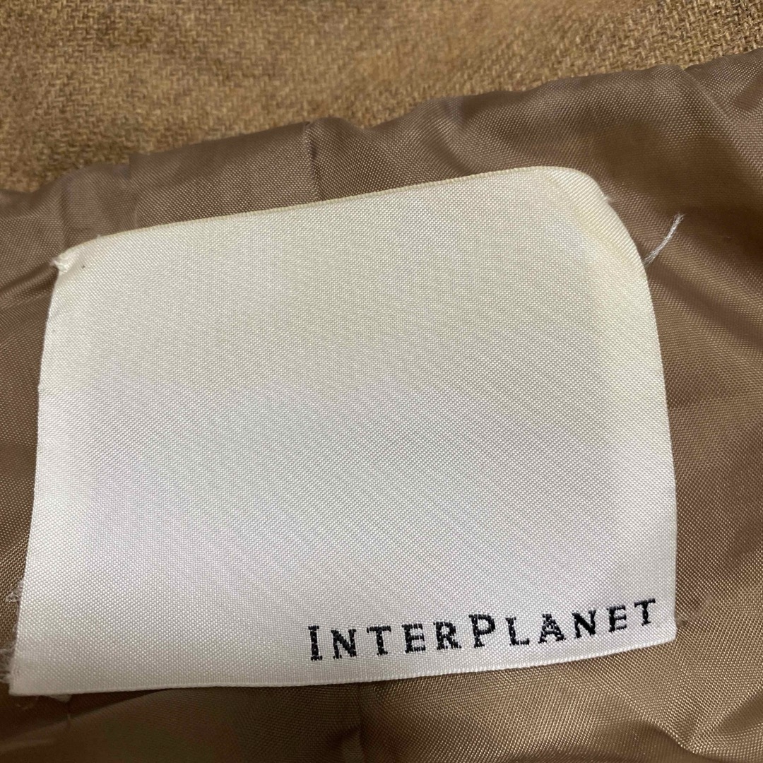 INTERPLANET(インタープラネット)のハーフコート　濃いめのベージュ　暖かく軽い　温もりを感じるコート レディースのジャケット/アウター(ダウンコート)の商品写真