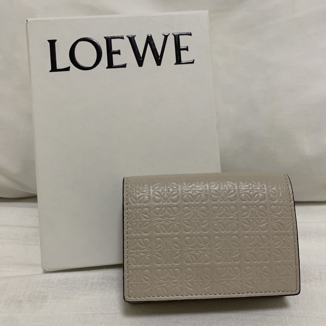 LOEWE(ロエベ)の最終値下　正規品美品　ロエベ　三つ折り財布 レディースのファッション小物(財布)の商品写真