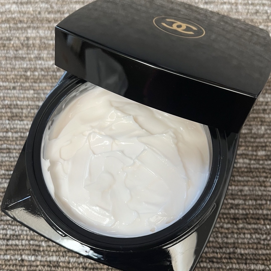 CHANEL(シャネル)のココヌワール　ボディクリーム　150g コスメ/美容のボディケア(ボディクリーム)の商品写真