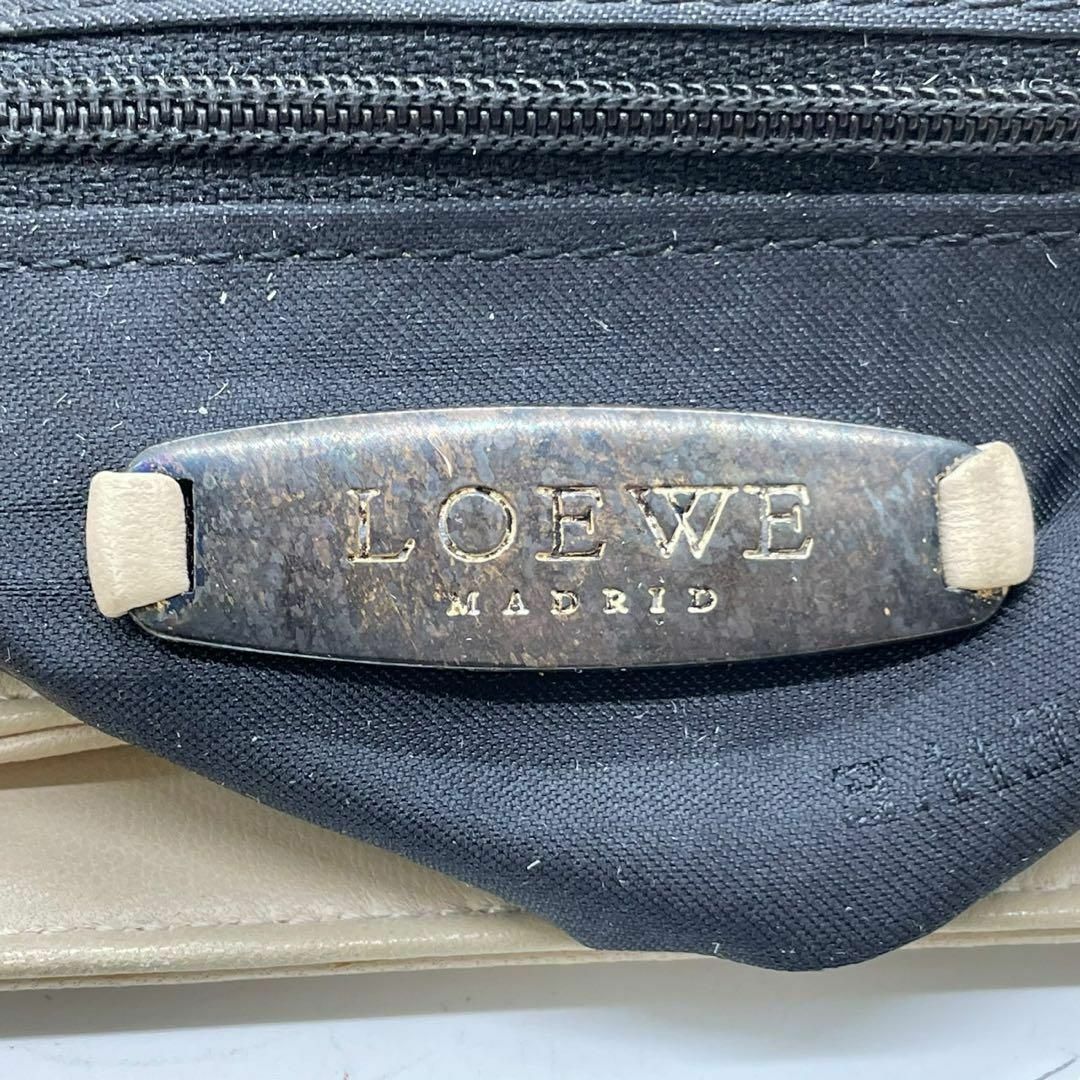 LOEWE(ロエベ)のLOEWE ロエベ ハンドバッグ　アナグラム　レザー　白　オフホワイト レディースのバッグ(ハンドバッグ)の商品写真