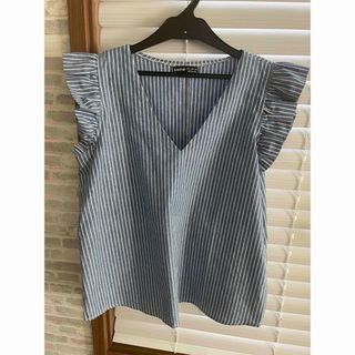 シーイン(SHEIN)のSHEIN ストラップフリルブラウス　Sサイズ(シャツ/ブラウス(半袖/袖なし))