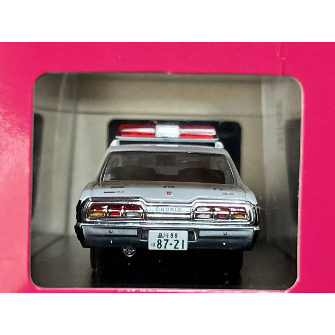 AOSHIMA(アオシマ)のDISM 1/43 セドリック330 パトロールカー スクエアソニックタイプ エンタメ/ホビーのおもちゃ/ぬいぐるみ(ミニカー)の商品写真