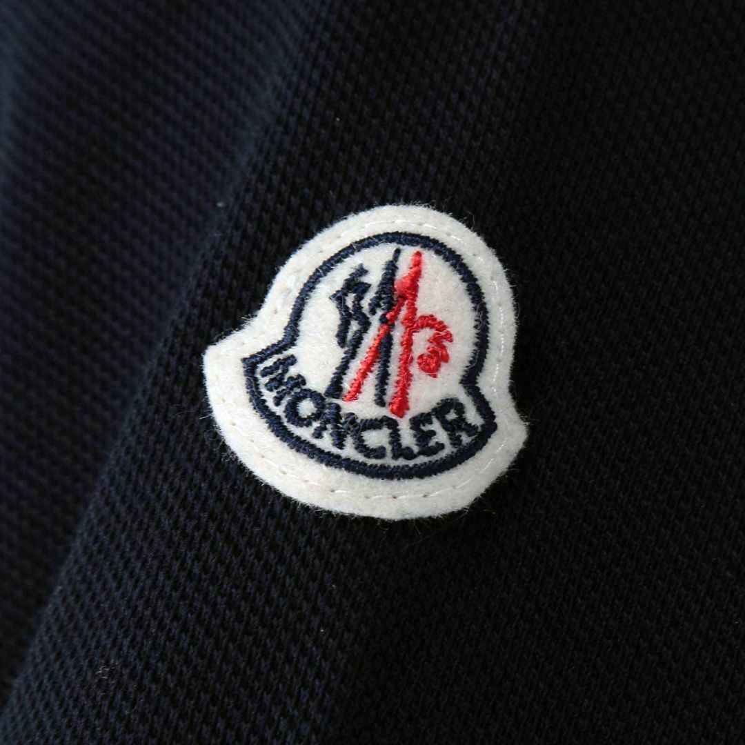 MONCLER(モンクレール)の送料無料 57 MONCLER モンクレール 8A70510 84556 ネイビー 襟裏 ロゴ プリント 半袖 ポロシャツ size S メンズのトップス(ポロシャツ)の商品写真