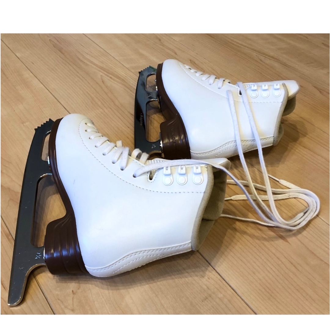 ユース　フィギュアスケート靴 18.5cm  スポーツ/アウトドアのスポーツ/アウトドア その他(ウインタースポーツ)の商品写真
