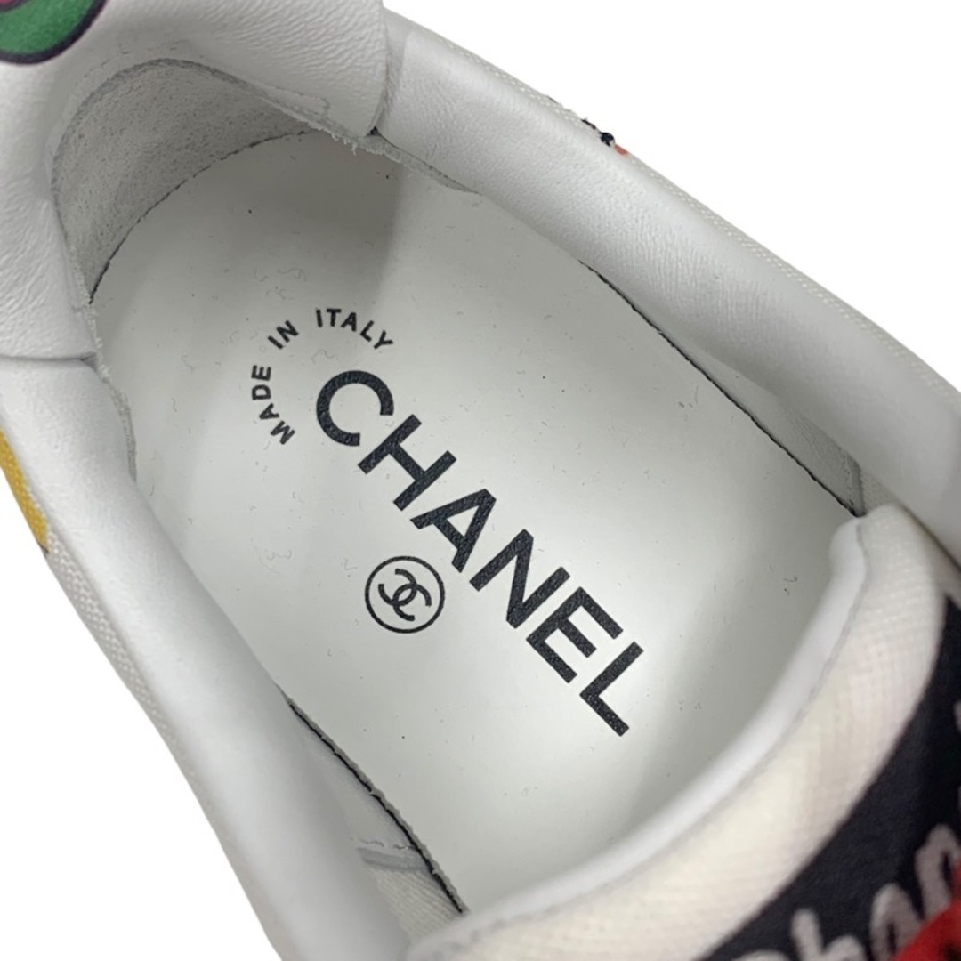 CHANEL(シャネル)の未使用 シャネル CHANEL スニーカー 靴 シューズ ファレルウィリアムス ココマーク ペイント キャンバス ホワイト マルチカラー レディースの靴/シューズ(スニーカー)の商品写真