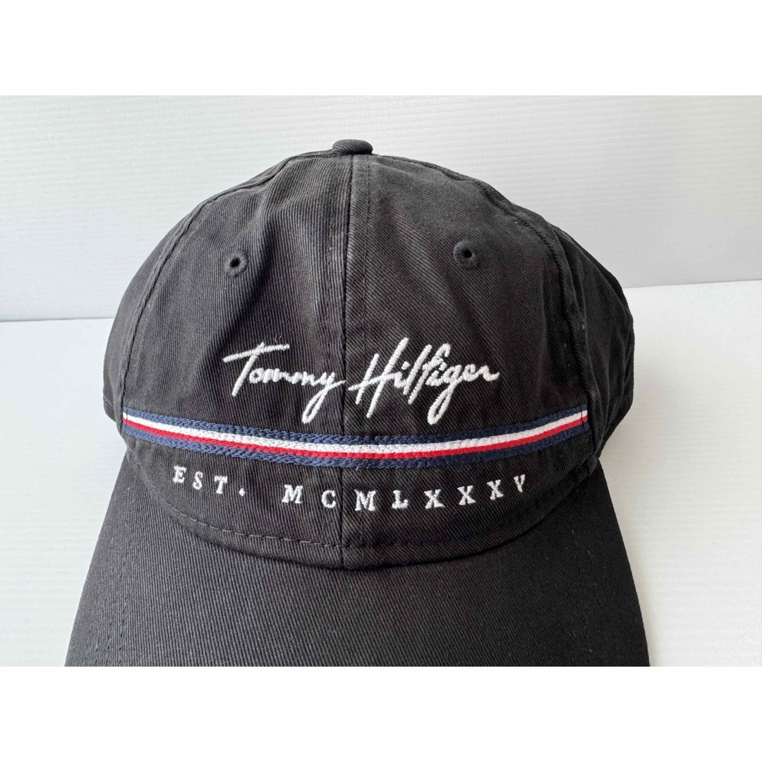 TOMMY HILFIGER(トミーヒルフィガー)のトミーヒルフィガー メンズ シグネチャー アジャスタブル キャップ ブラック メンズの帽子(キャップ)の商品写真