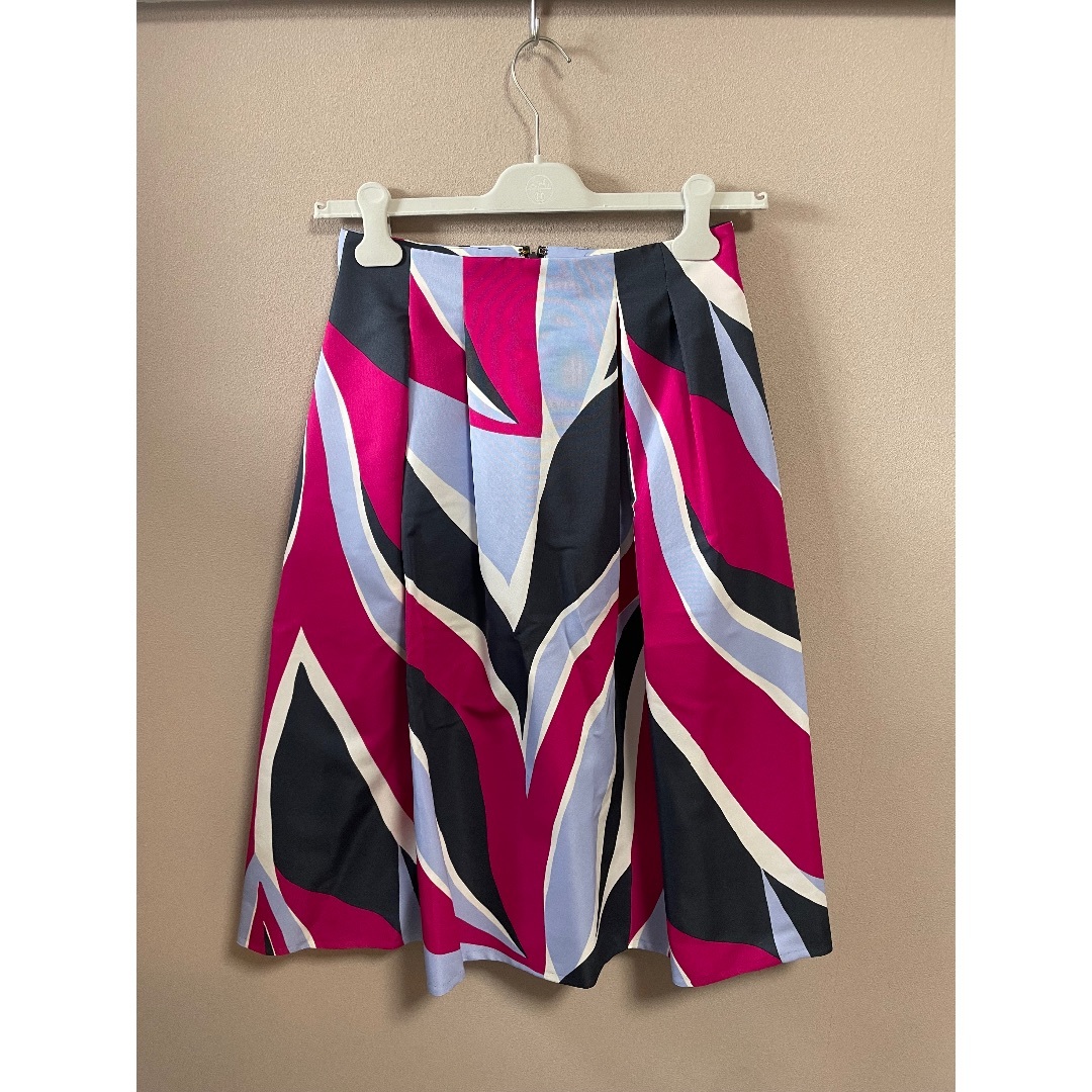 TOMORROWLAND(トゥモローランド)のトゥモローランド　スカート レディースのスカート(ひざ丈スカート)の商品写真